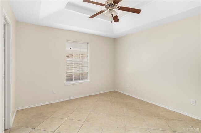 Building Photo - 13 Lacywood