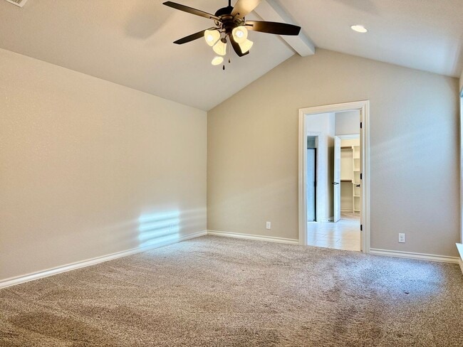 Building Photo - House For Rent