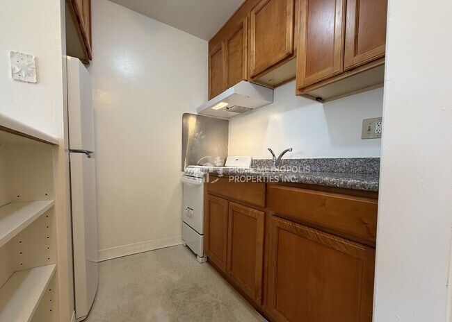 Building Photo - 5 Admiral Dr