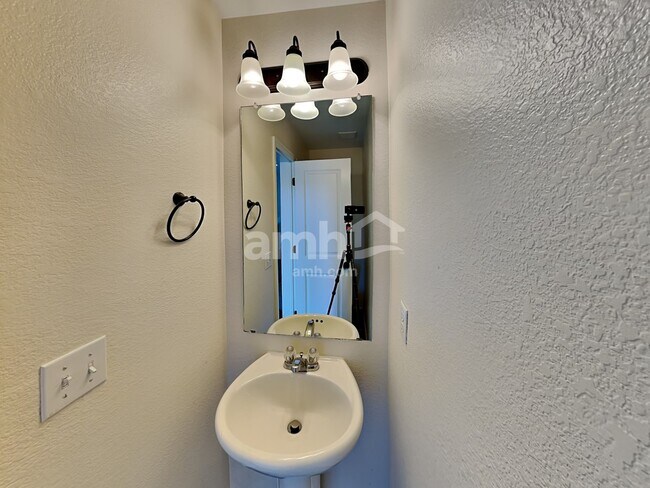 Building Photo - 5546 Malta St