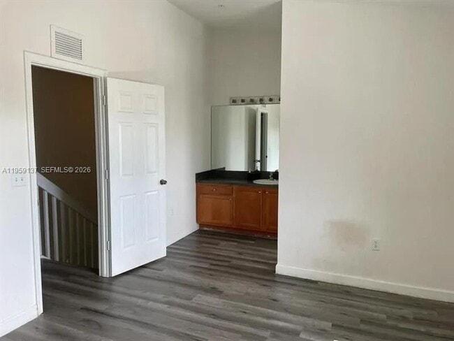 Building Photo - 5411 SW 41st St