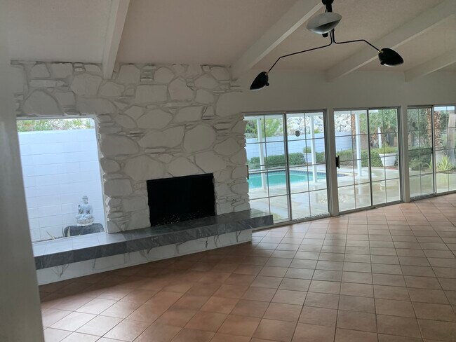 Front room - 835 N Rose Ave