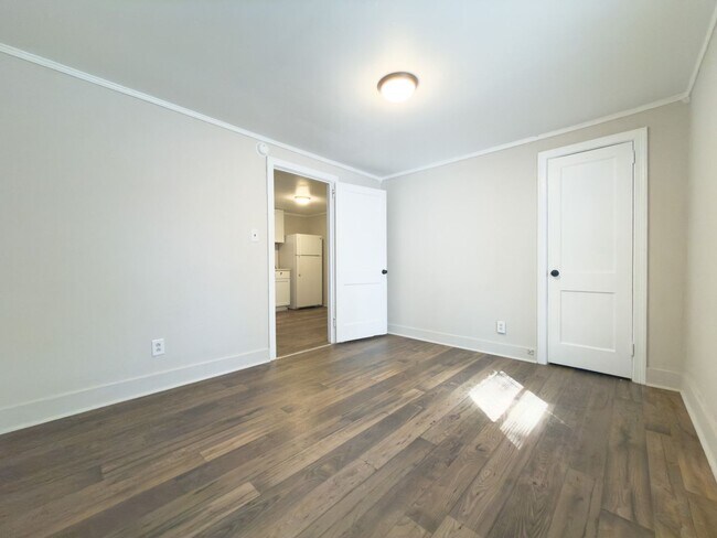 Building Photo - 2181 Eleanor Dr