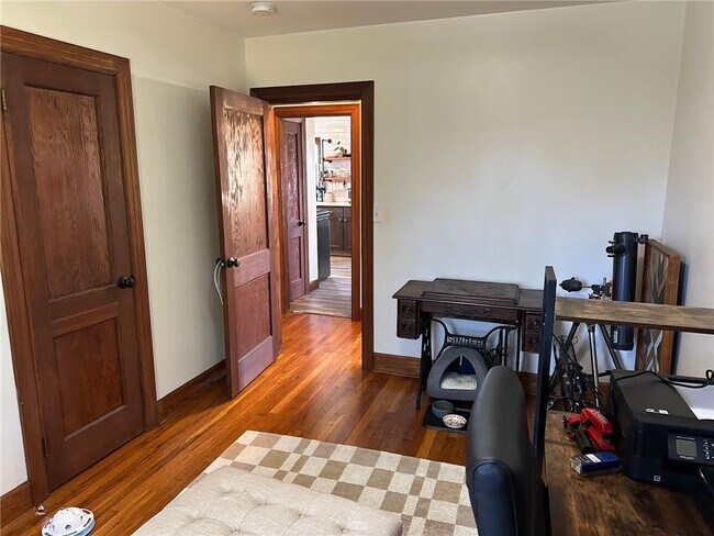 Building Photo - 749 W Main Rd