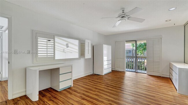 Building Photo - 205 Dunwoody Ln