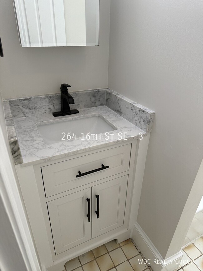 Building Photo - 264 16th St SE