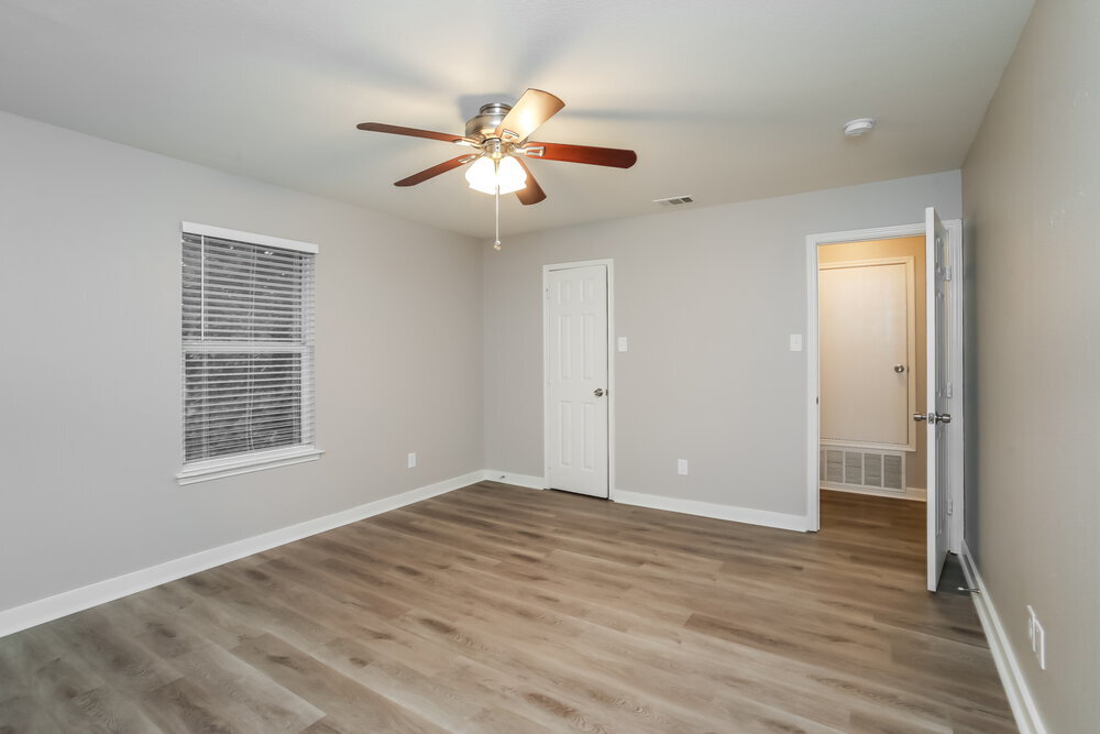 Building Photo - 2500 Briar Forest Dr