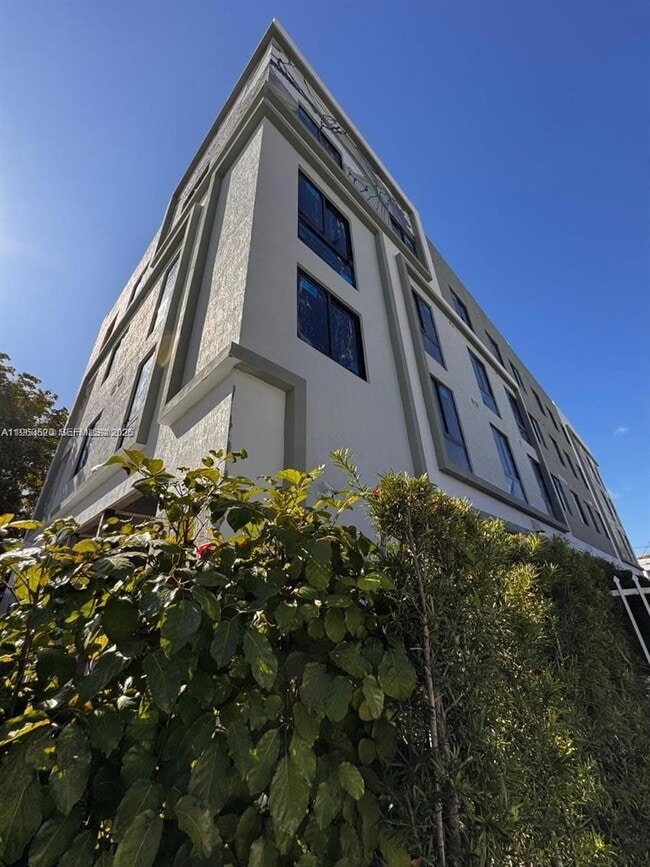 Building Photo - 3422 NW 5th Ave