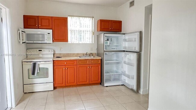 Building Photo - 2099 NW 26th Ave