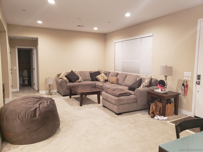 Building Photo - 7532 Canyon Dr