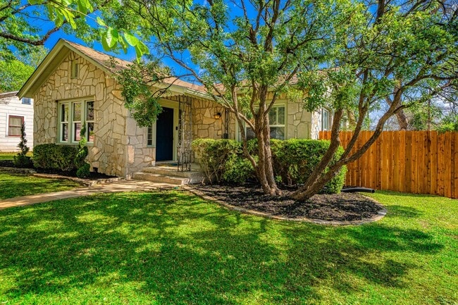Building Photo - Beautifully Updated Historic Home