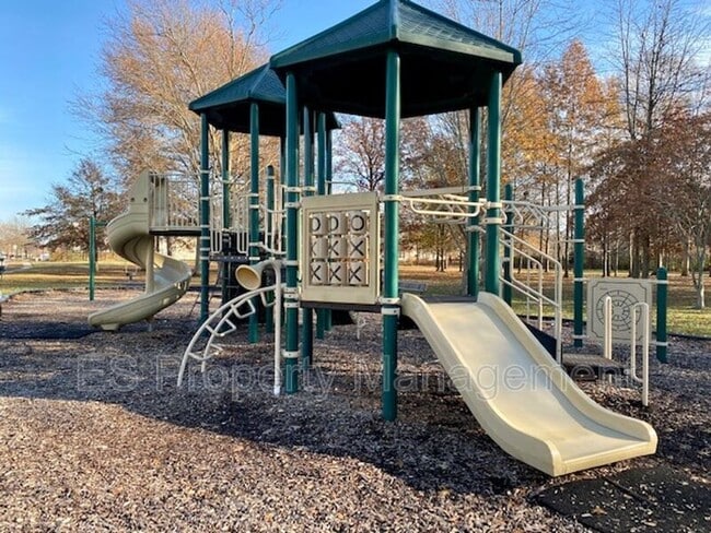 Building Photo - 10264 Cumberland Pointe Blvd