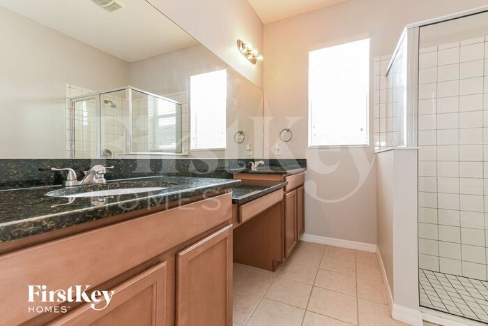 Building Photo - 2716 Barclay Ln