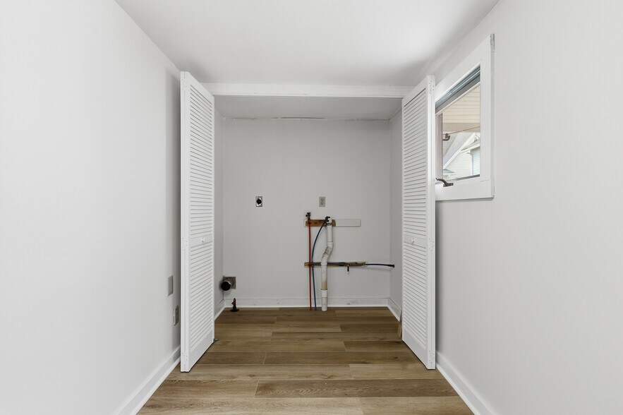 Building Photo - 2521 N Main Ave