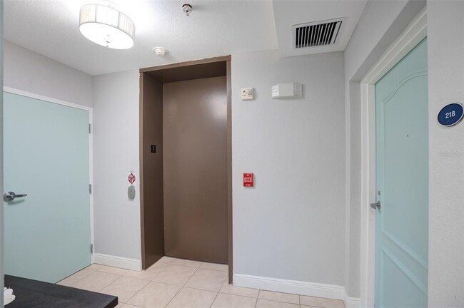 Building Photo - 14041 Bellagio Way
