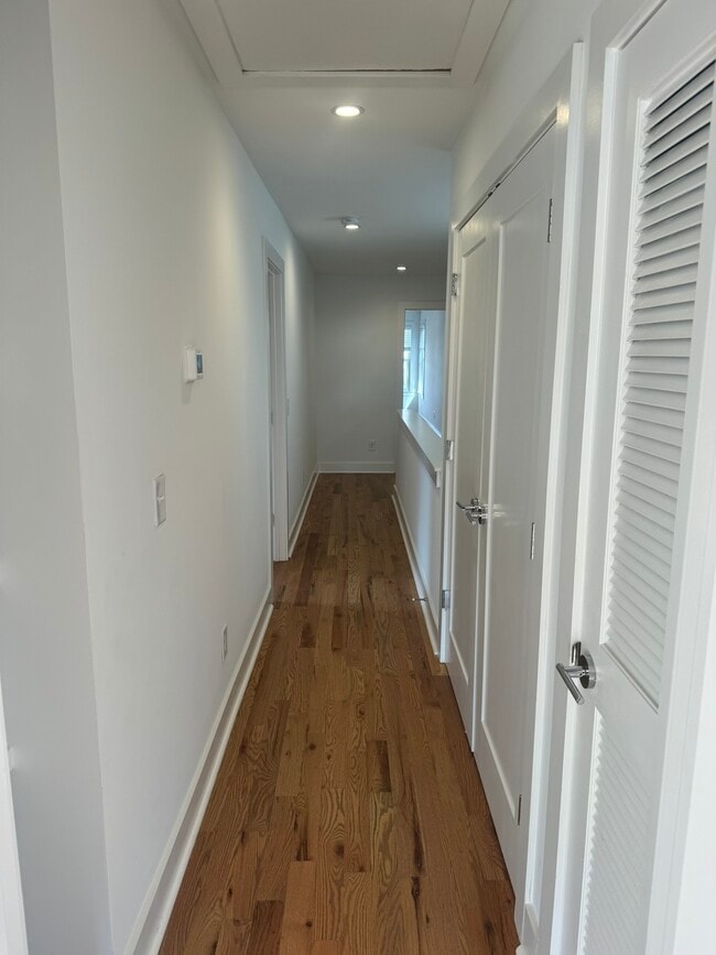 Building Photo - 1822 16th Ave N