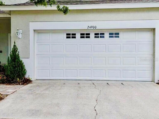 Building Photo - 24900 Oakhaven Ct