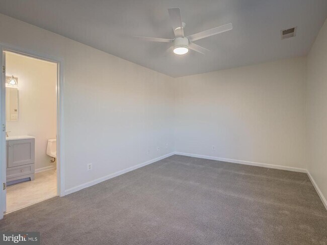 Building Photo - 5210 Maris Ave