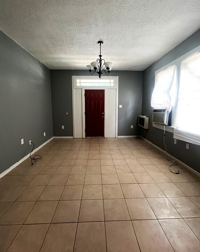 Building Photo - 2331 Saint Anthony St