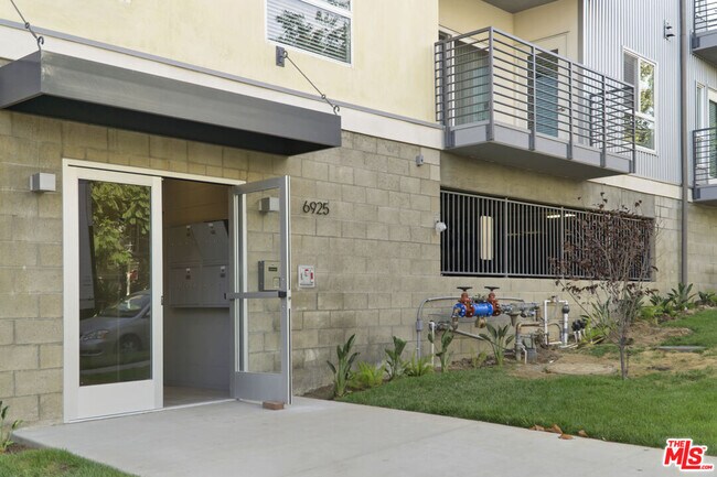 Building Photo - 6925 Knowlton Pl