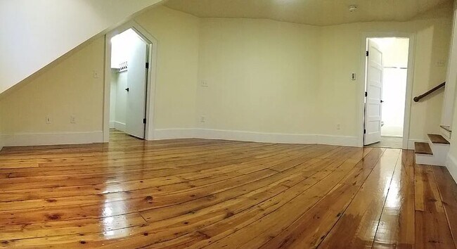 Building Photo - 14 Gray St