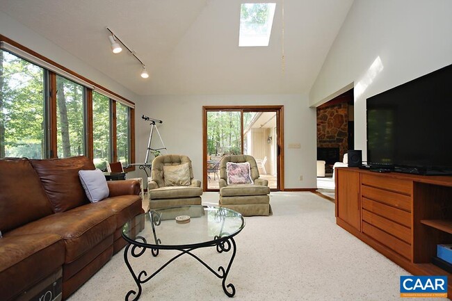 Building Photo - 32 Dogleg Rd