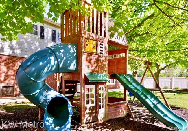Building Photo - 27654 Echo Valley W