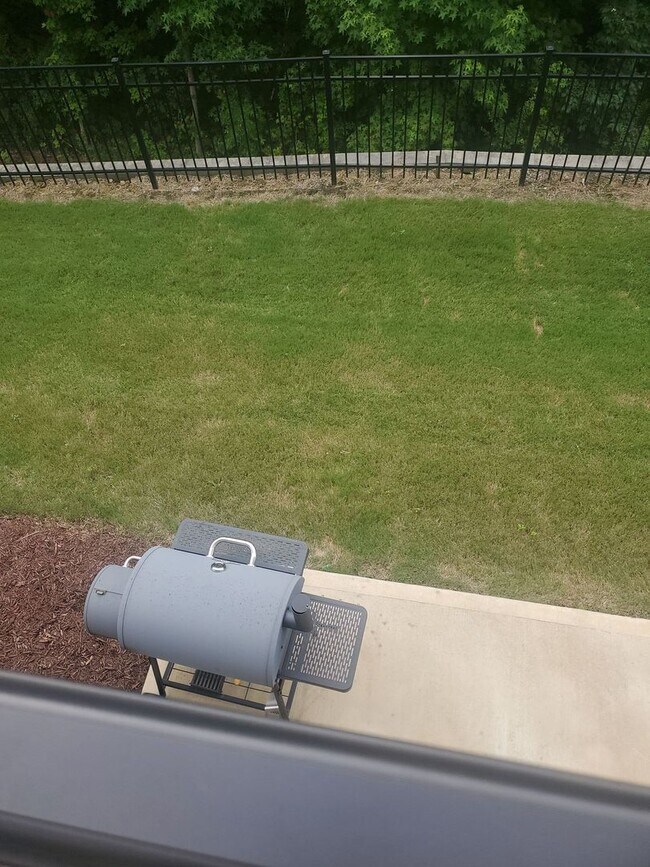 Building Photo - Coming Soon! 4 Bedroom Townhouse!