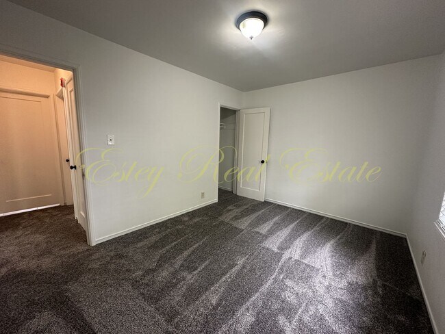 Building Photo - Mariposa Duplex