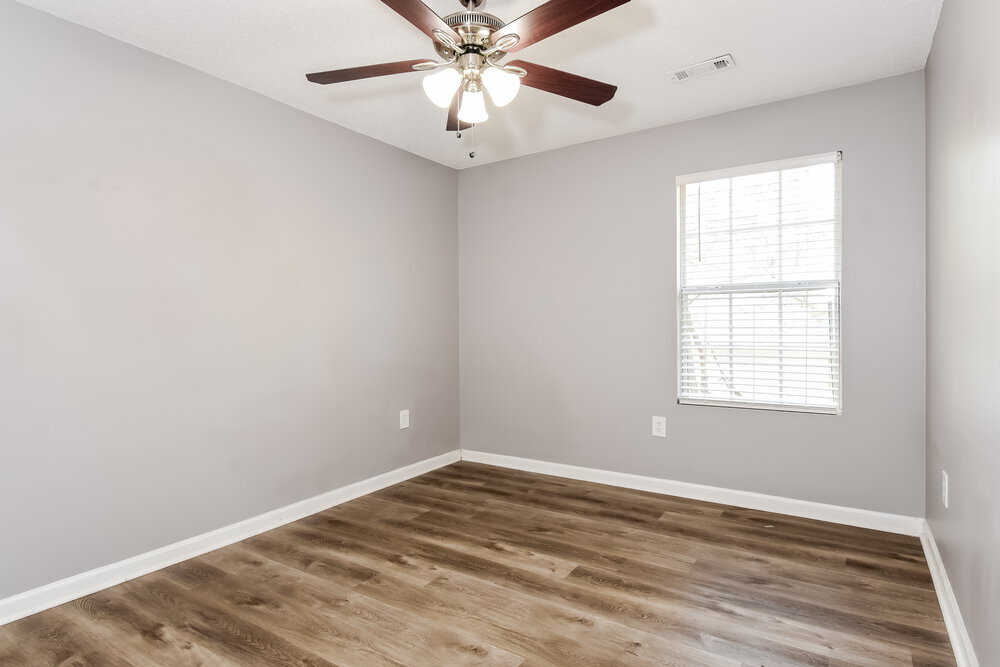 Building Photo - 223 Elm Dr