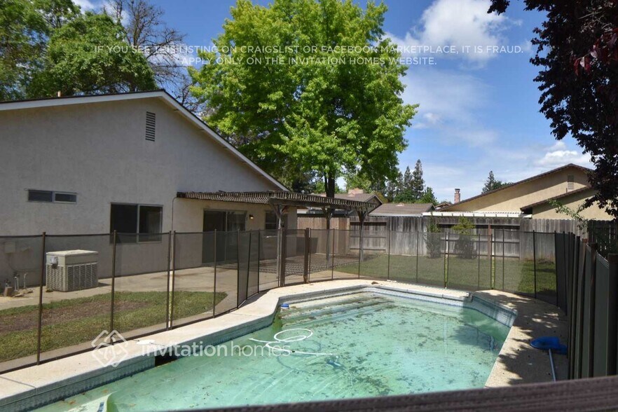 Building Photo - 9905 Country Oak Ct
