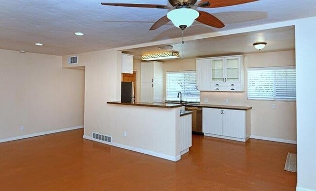 Building Photo - Charming Sam Hughes Brick Home with large ...
