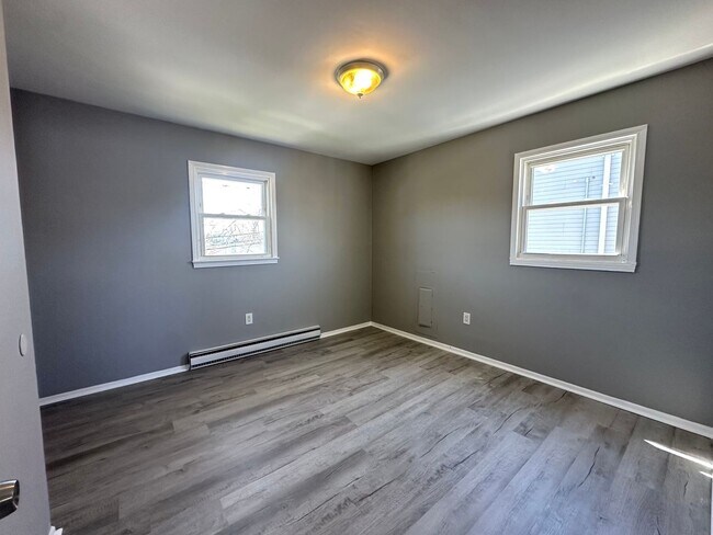 Building Photo - 67-69 Maple Ave