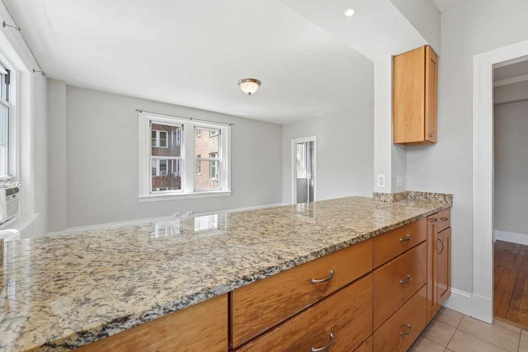 Building Photo - 1954 Columbia Rd NW