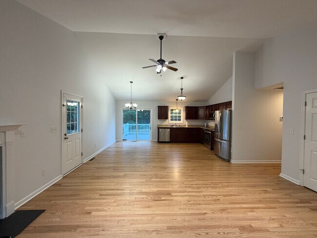 Building Photo - 7838 Bridgeport Rd
