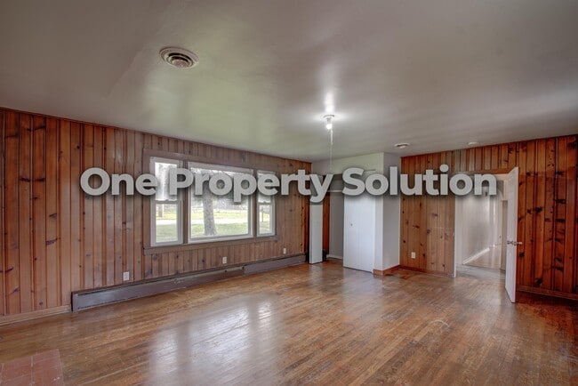 Building Photo - 200 E 69th Pl