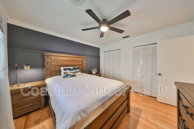 Building Photo - 817 Bannockburn Ave