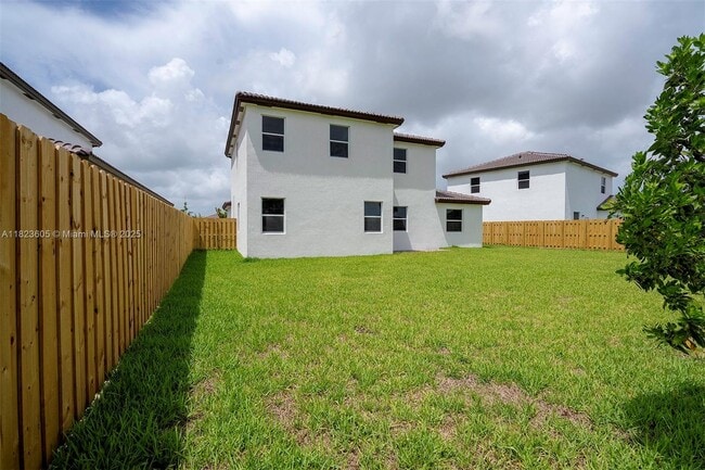 Building Photo - 2351 SE 27th Dr