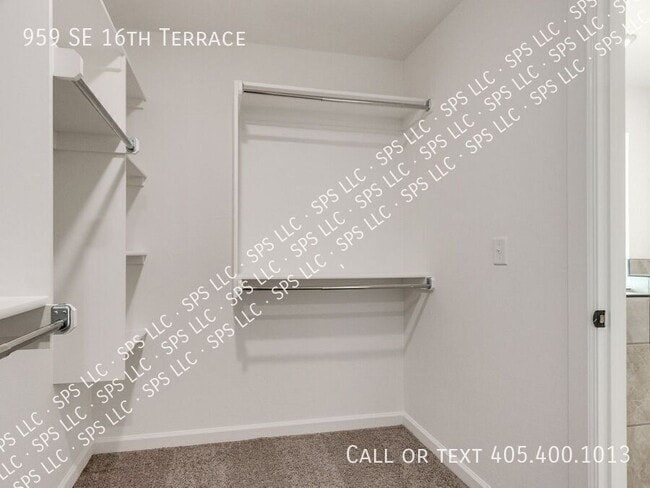 Building Photo - 959 SE 16th Terrace
