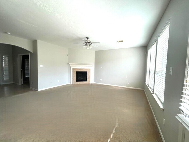 Building Photo - 25207 Diamond Ranch Dr
