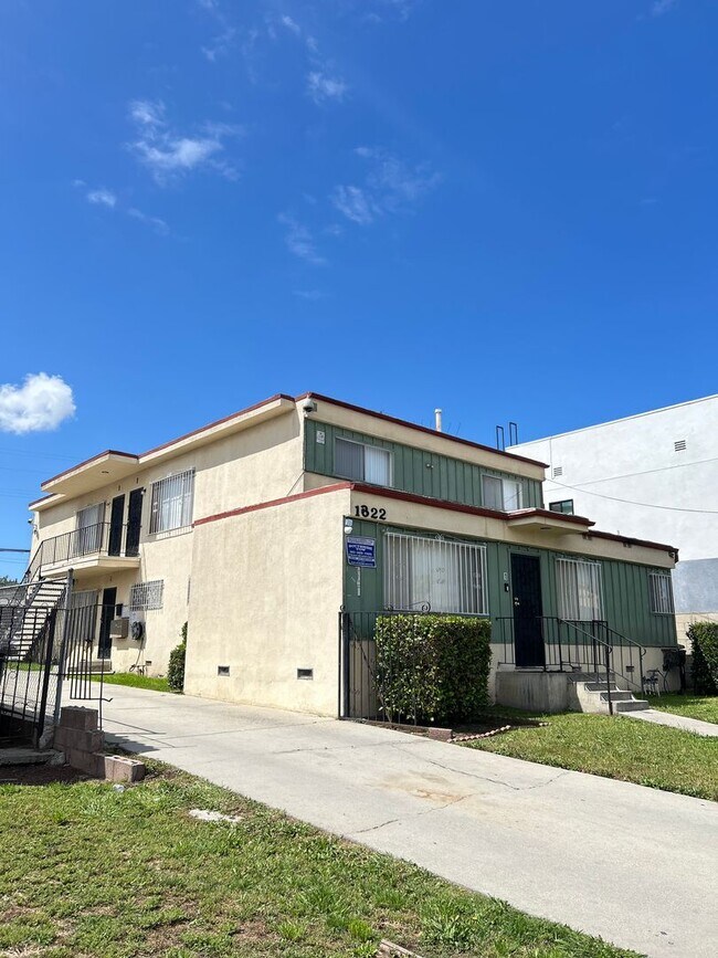 Building Photo - 1622 W 81st St