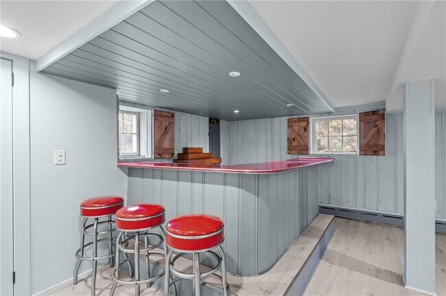 Building Photo - 36 Almy St