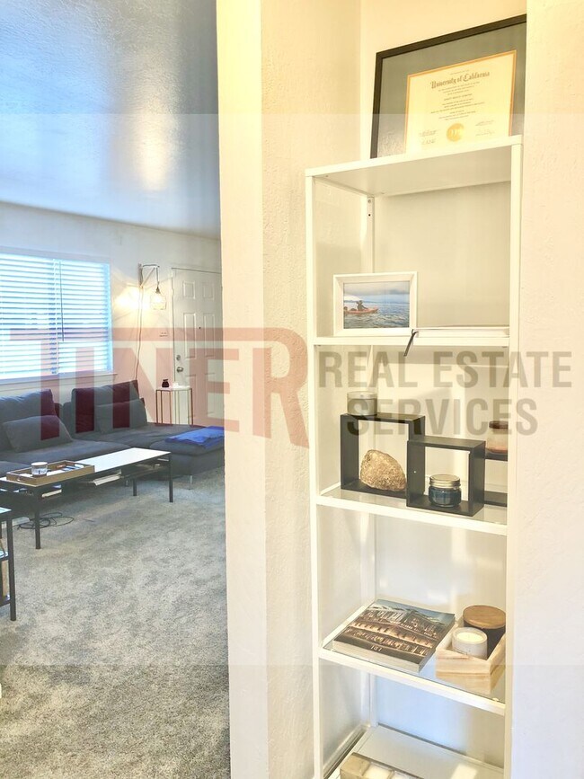 Building Photo - Charming Duplex in Carmichael