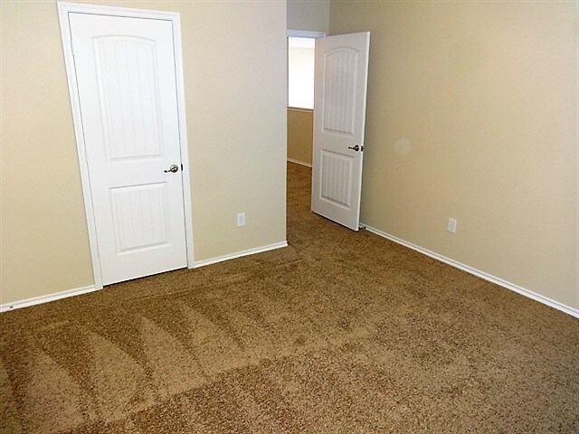 Building Photo - 2026 Wellington Pt