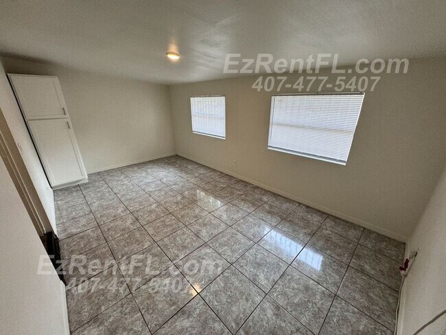 Building Photo - 6132 Oakcrest Cir