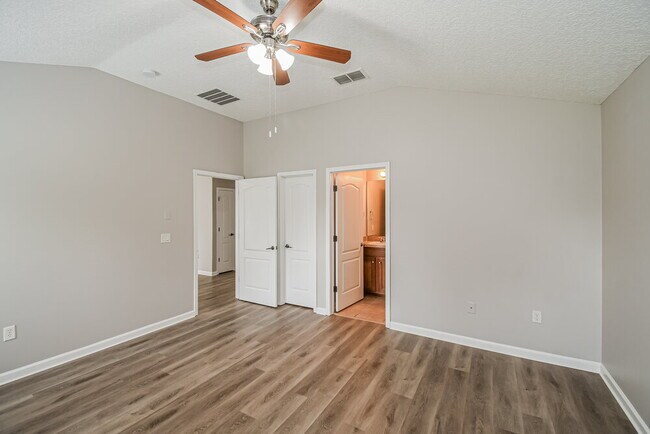 Building Photo - 3290 Silverado Cir