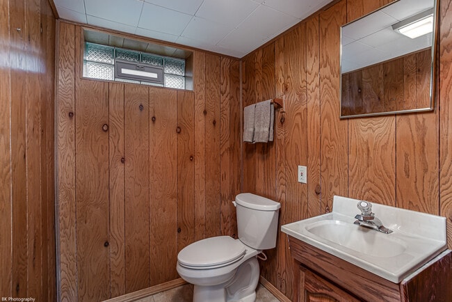 Building Photo - 6645 Riverside Dr