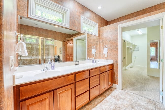 Building Photo - 16 Cheviot Ln