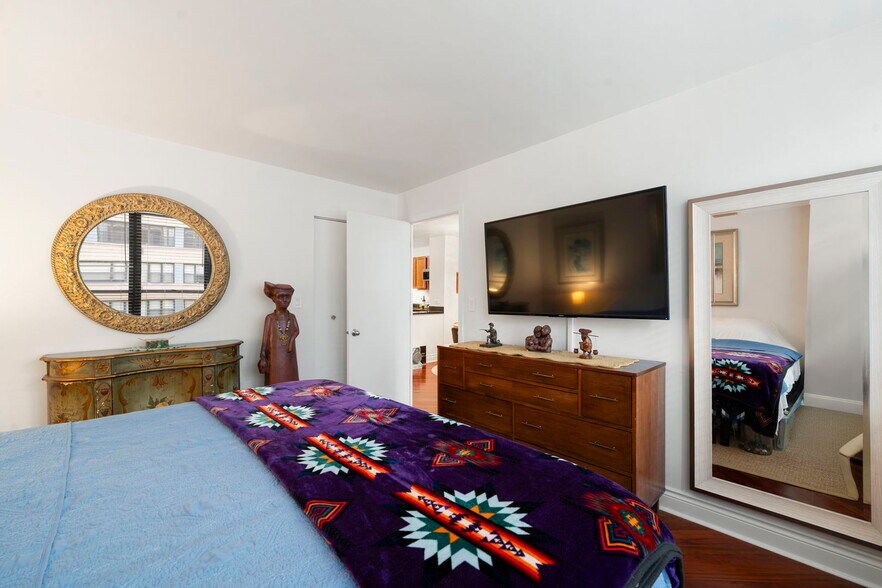 Building Photo - 222 E Pearson St