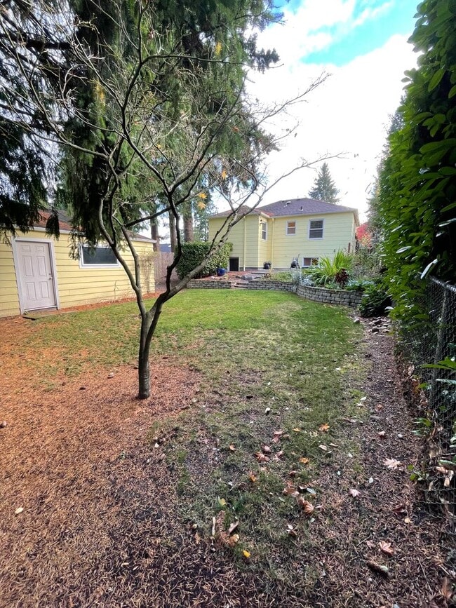 Building Photo - Sweet Maple Leaf Home for Lease